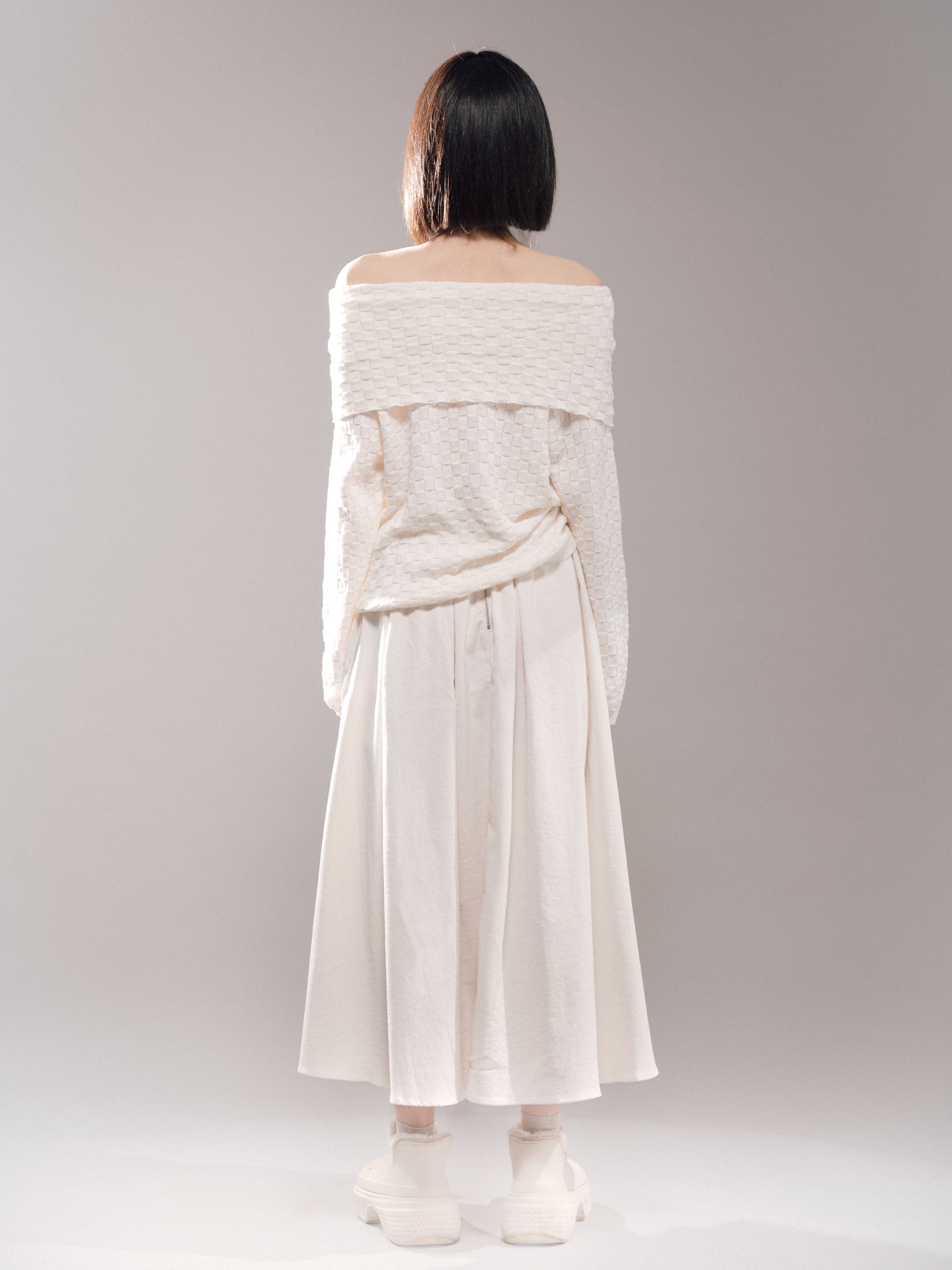 Off-Shoulder Top (White）