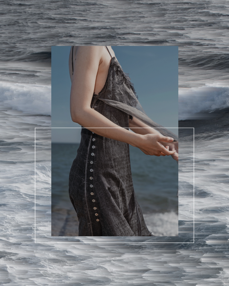 XXLSMILE Neo-East womenswear in ramie, linen and mulberry silk, modern Chinese-inspired design with subtle texture and dyeing details. 