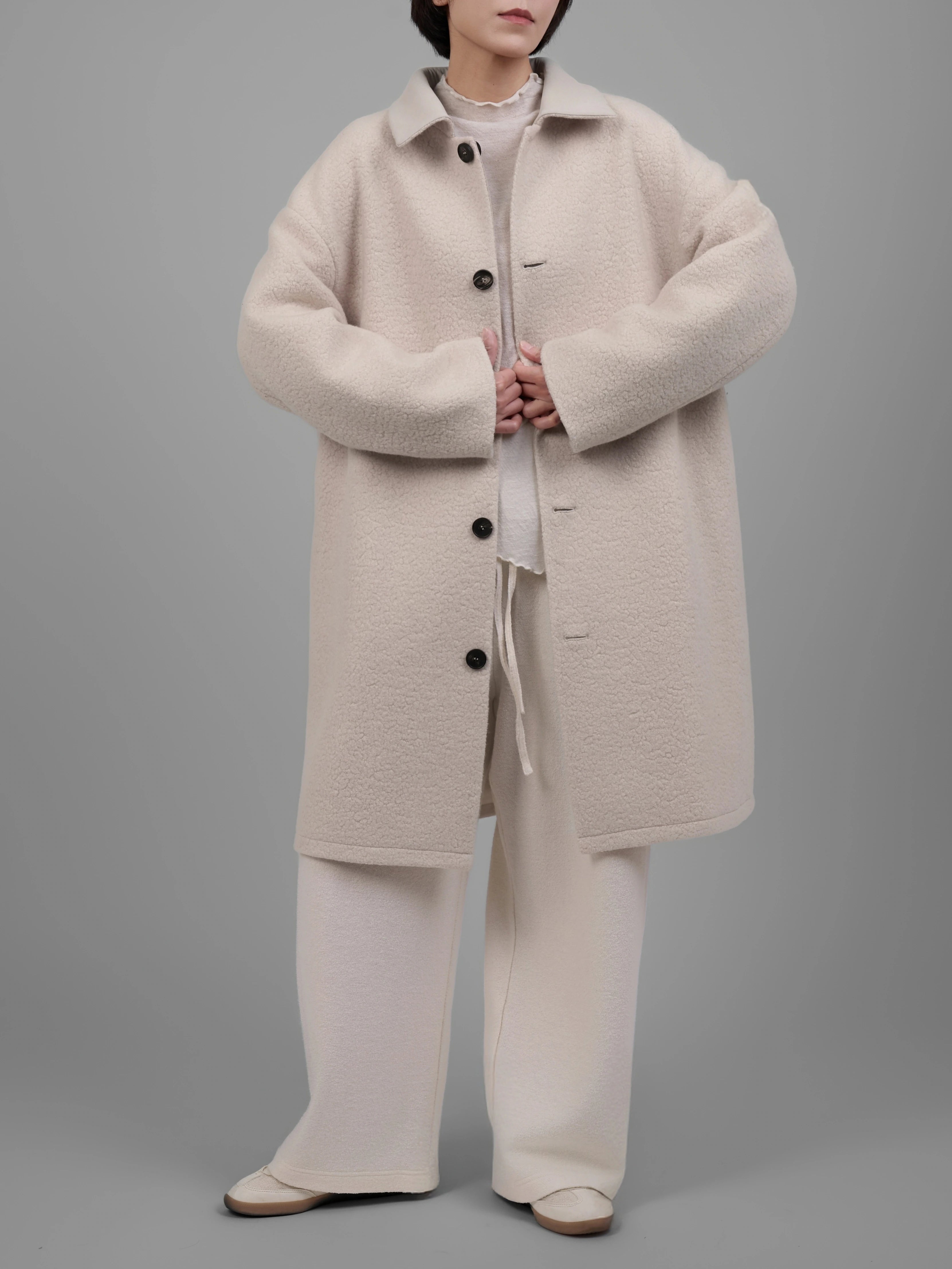Model wearing XXLsmile reversible wool coat in cream colour full front look relaxed oversized fit